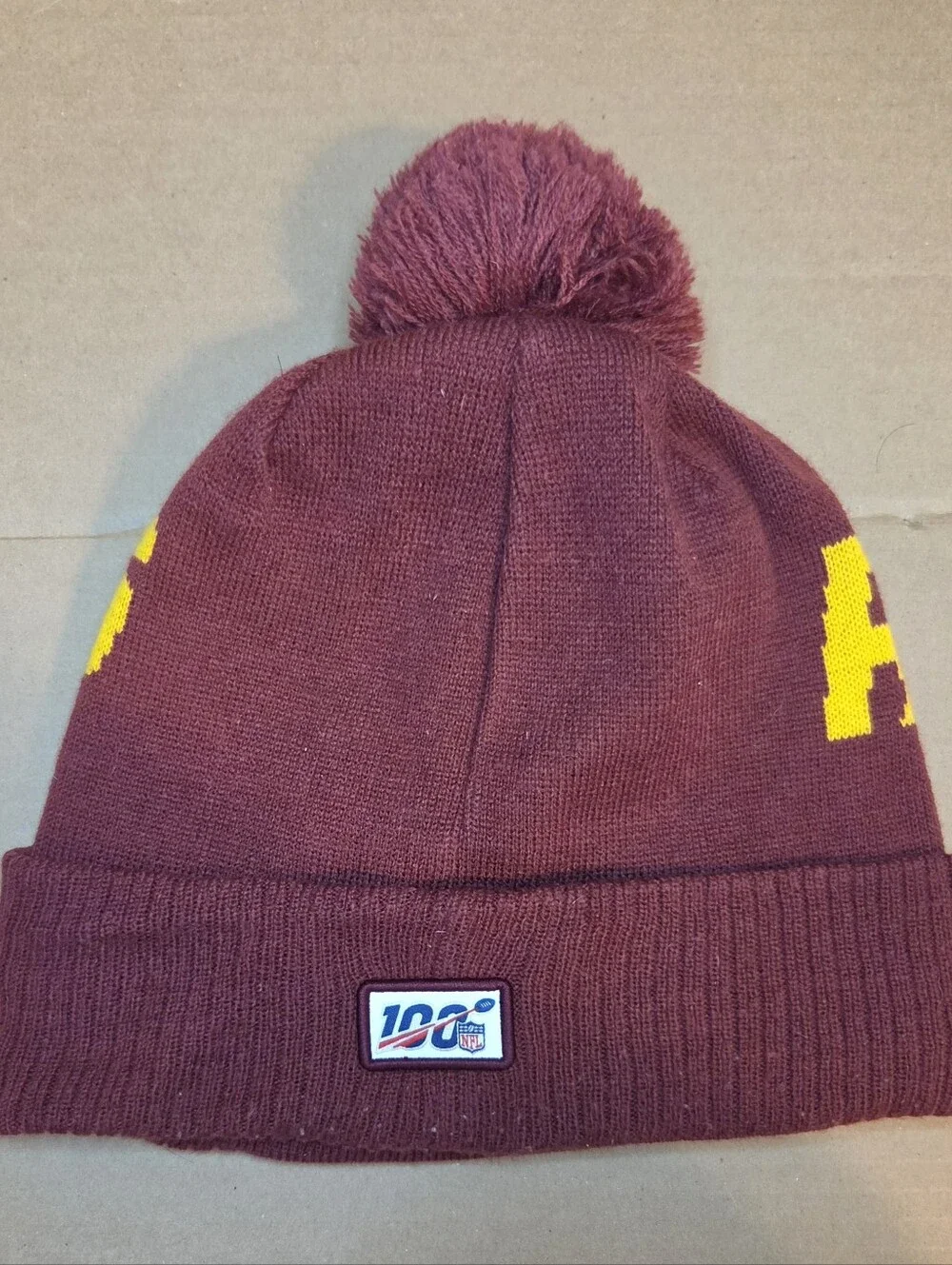 New Era- Washington Redskins On-Field pom-pom Beanie.